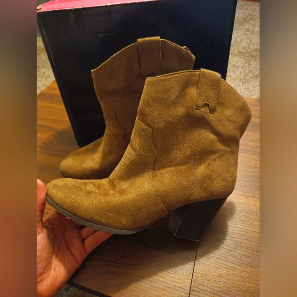 Charlotte Russe Women's Size 10 Heels Boots